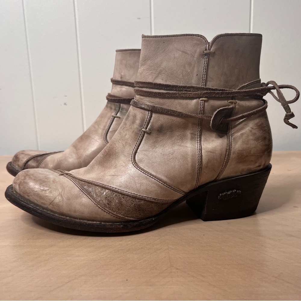 Miss Macie Desert Dance Booties with round toe and lace detail Western Rodeo 10